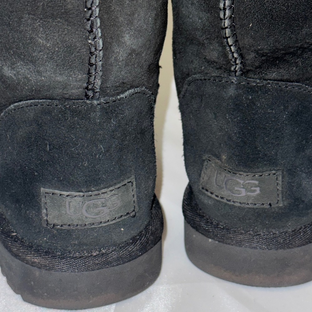 UGG Classic Short II Black Suede Sheepskin Boots 1016223 Womens 7